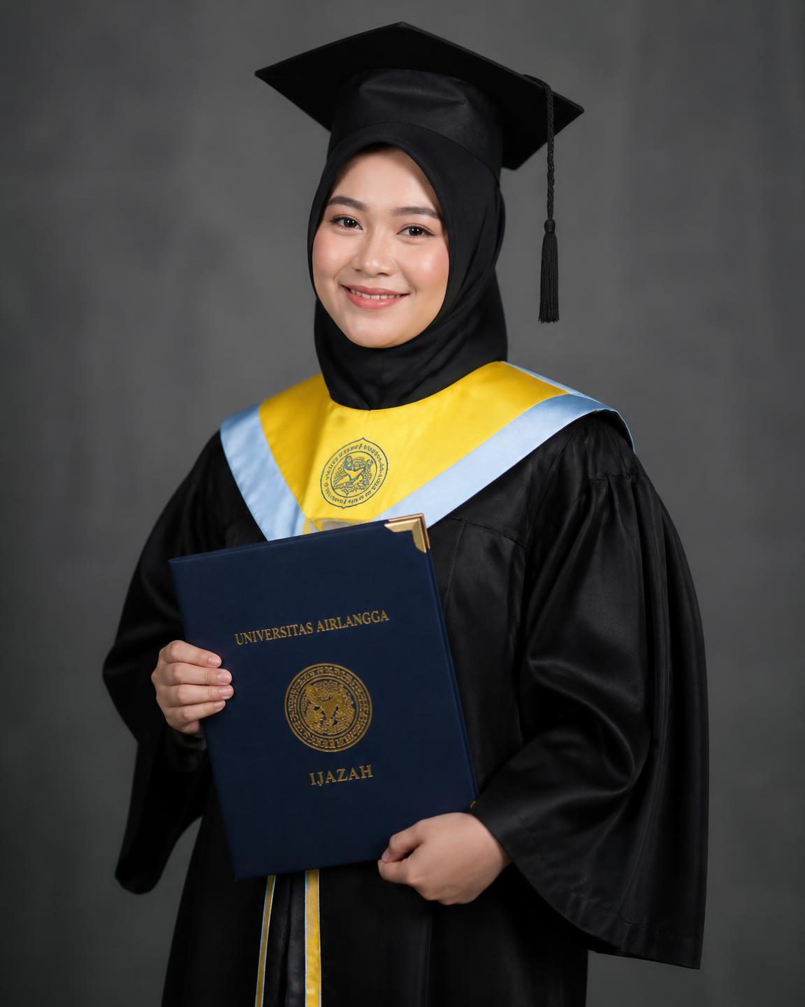 Contoh hasil Wisuda di Pic n Pose Studio Surabaya